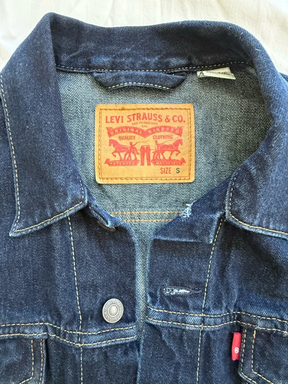 Classic Levi's Dark Indigo Denim Trucker Jacket Size S (Men’s) New Without Tags - Picture 3 of 12